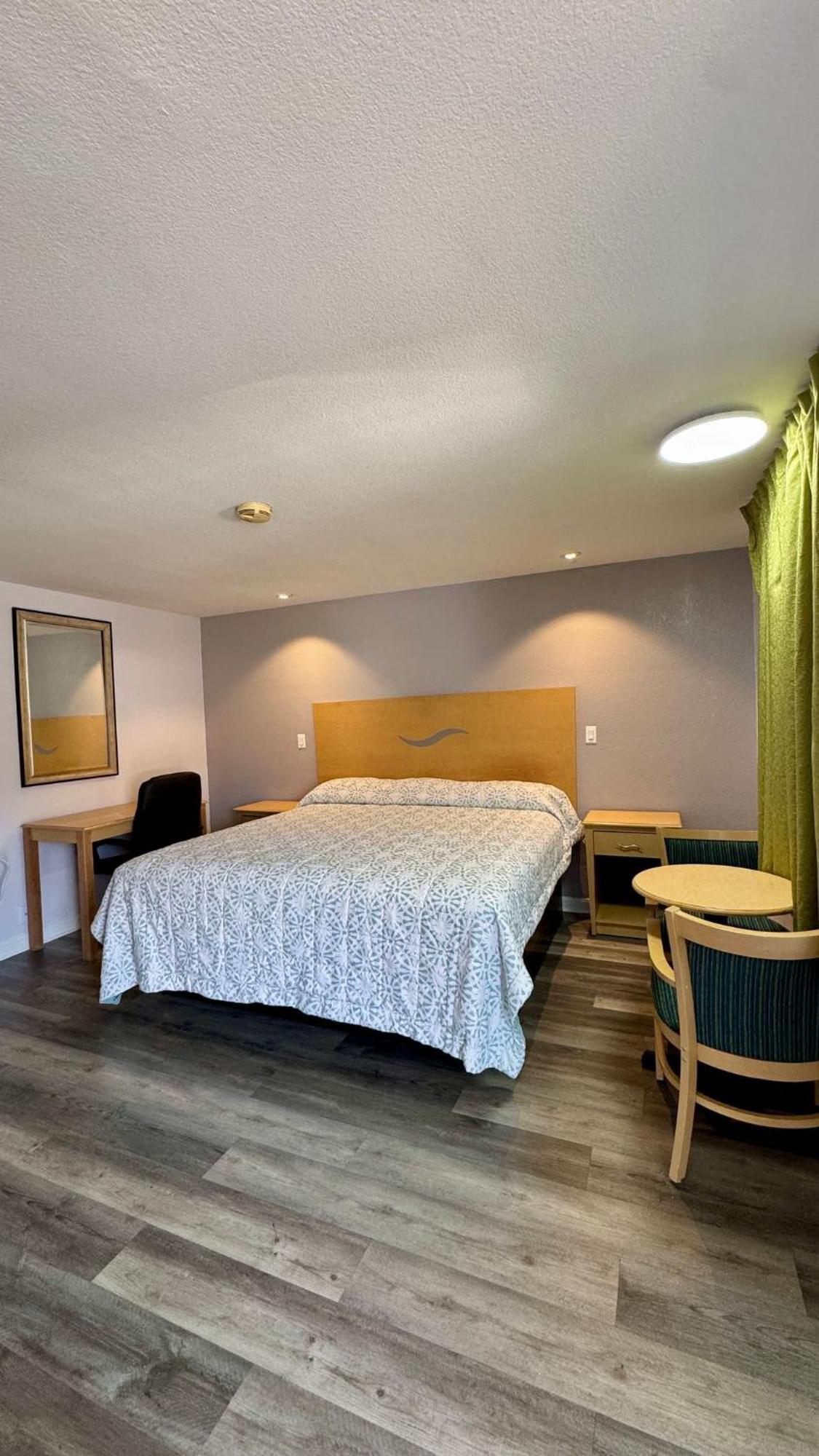 Chisholm'S Motor Inn Saugus Ngoại thất bức ảnh